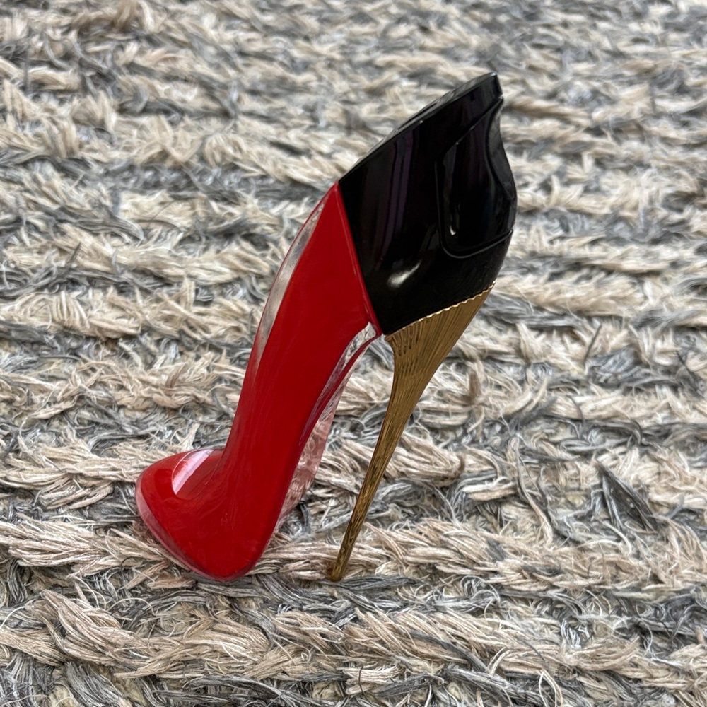 Elegant Red and Black Stiletto Heel Perfume - Picture 6 of 7